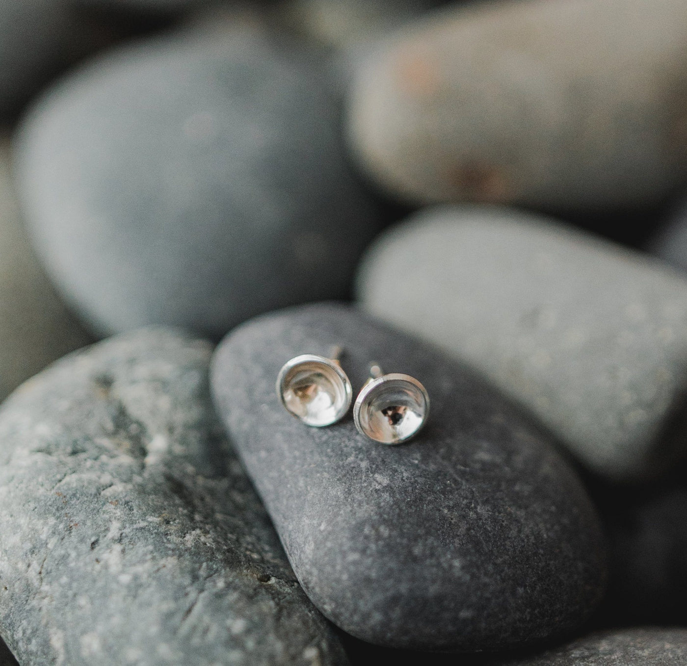 Concave Disc Stud Earrings - Barberry + Lace